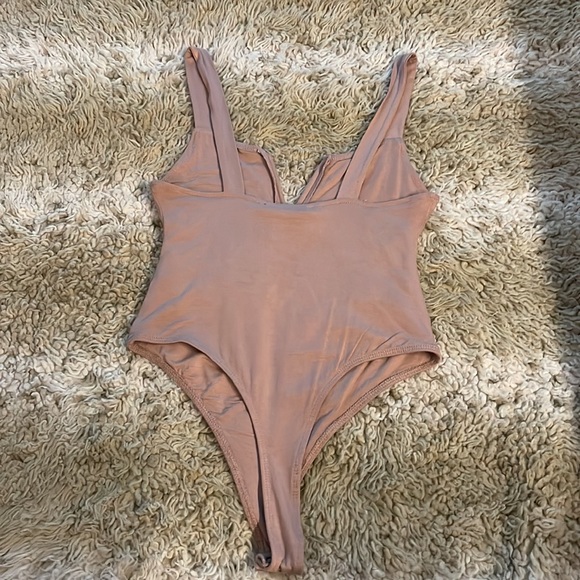 Forever 21 thong bodysuit, V drop neck XS in taupe - Picture 2 of 3